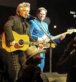 marriage connie smith and marty stuart wedding